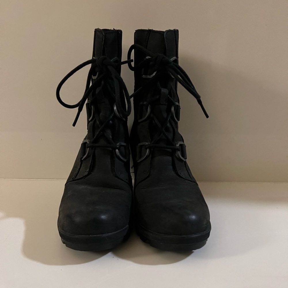 Sorel Black Lace-Up Women's Boots Size 8